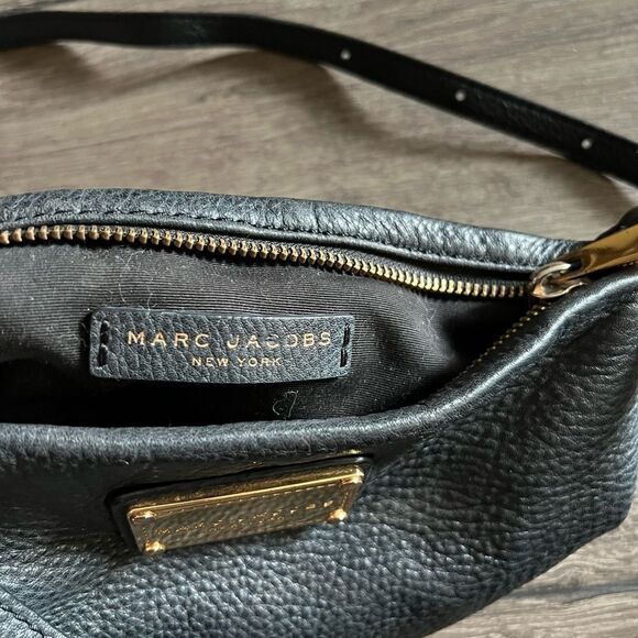 Marc Jacobs New York Crossbody Purse Handbag Black Leather Small Gold Hardware - Picture 6 of 10